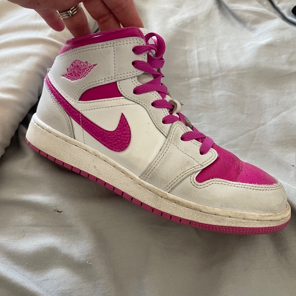 Nike Air Jordan 1 mid sneaker, like new - Picture 3 of 6